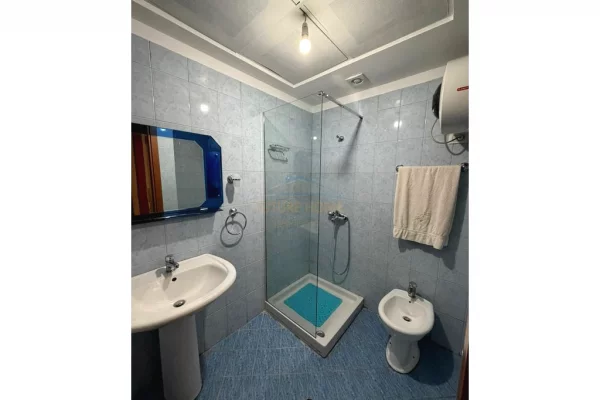 Shtepi me qera Apartament ne Tirane, 2+1, Mobilimi E mobiluar, Pagesa 900  Euro.