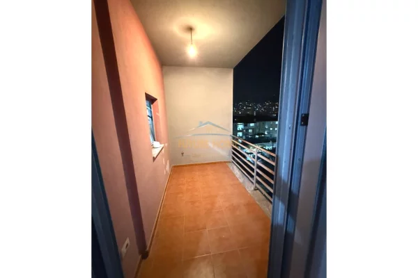 Shtepi me qera Apartament ne Tirane, 1+1, Mobilimi E mobiluar, Pagesa 400  Euro.