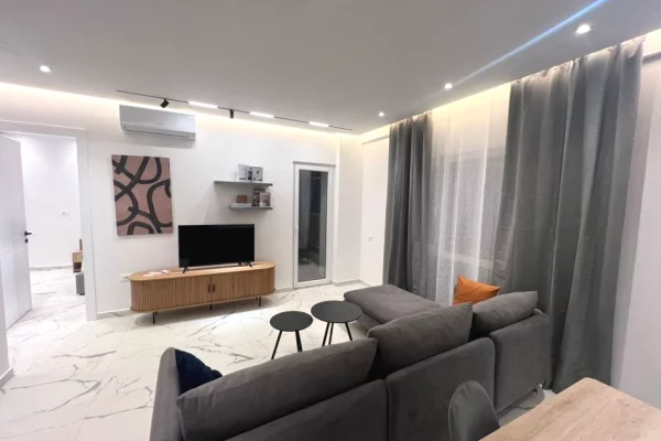 Shtepi me qera Apartament ne Tirane, 1+1, Mobilimi E mobiluar, Pagesa 800  Euro.