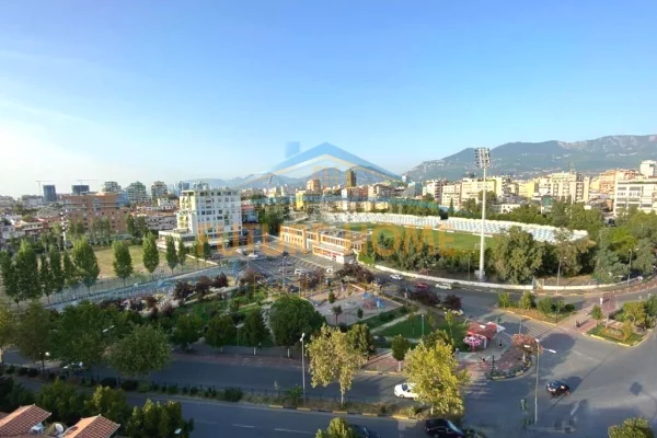 Ambient biznesi me qera 3+1 ne Tirane - 1,500 Euro