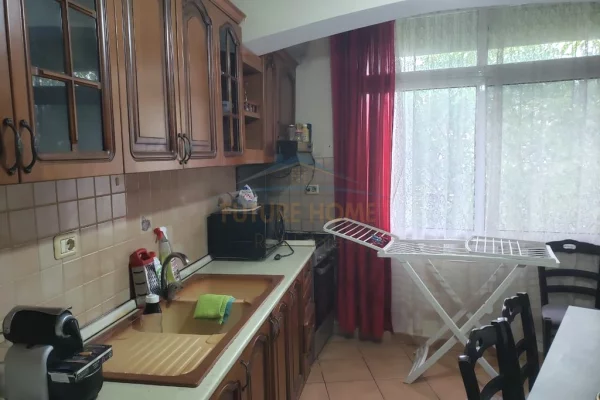 Shtepi me qera Apartament ne Tirane, 1+1, Mobilimi E mobiluar, Pagesa 450  Euro.