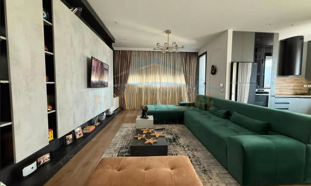 Appartamento in vendita a Tirana 2+1, Arredato