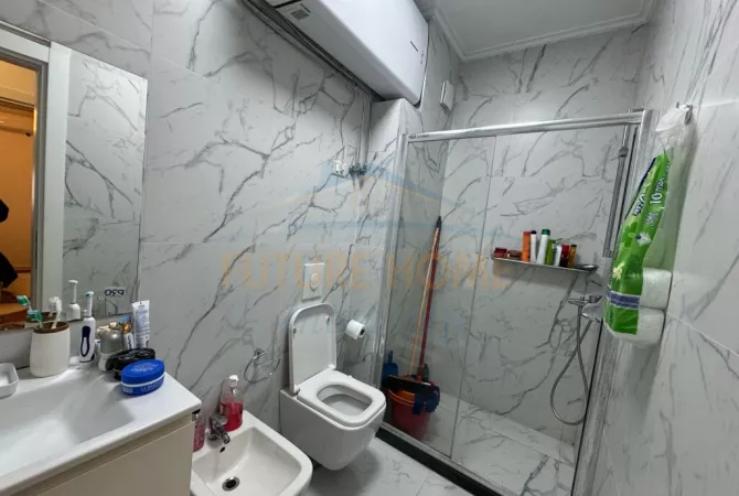 Shtepi ne shitje Apartament ne Tirane, 2+1, Mobilimi E mobiluar, Pagesa 203,000  Euro.
