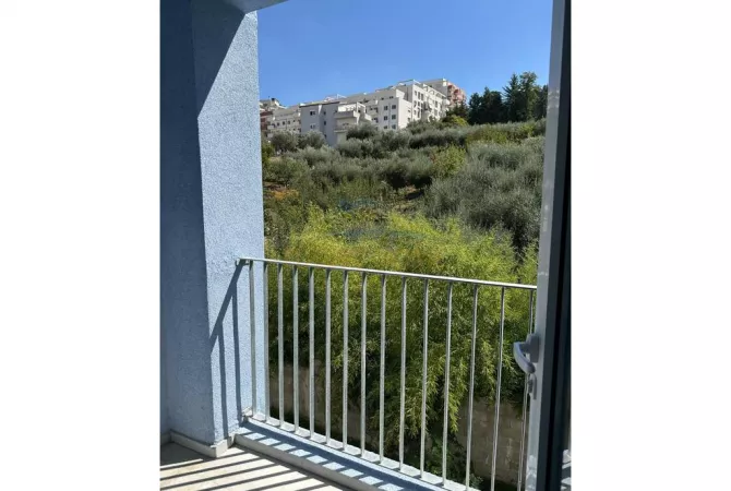 Shtepi ne shitje Apartament ne Tirane, 1+1, Mobilimi E mobiluar, Pagesa 88,000  Euro.