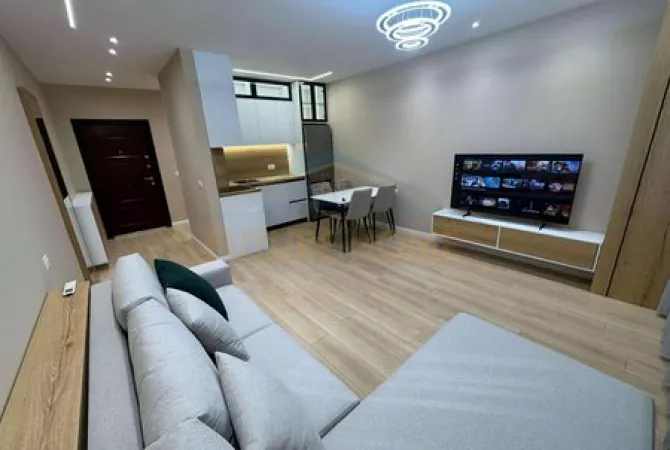 Shtepi ne shitje Apartament ne Tirane, 2+1, Mobilimi E mobiluar, Pagesa 250,000  Euro.