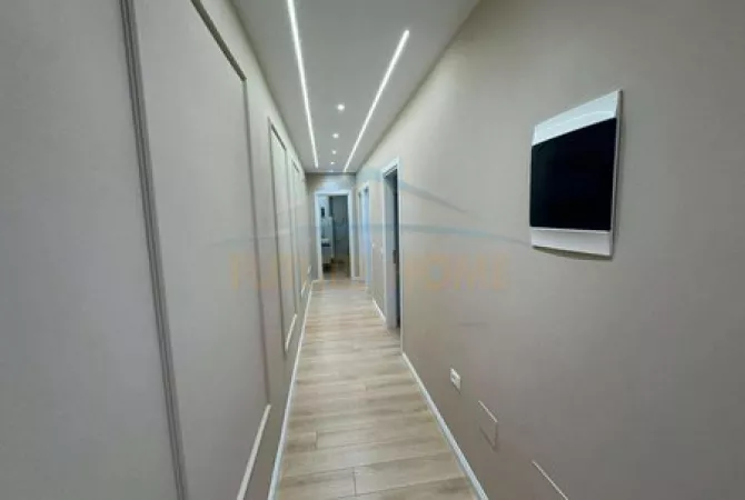 Shtepi ne shitje Apartament ne Tirane, 2+1, Mobilimi E mobiluar, Pagesa 250,000  Euro.