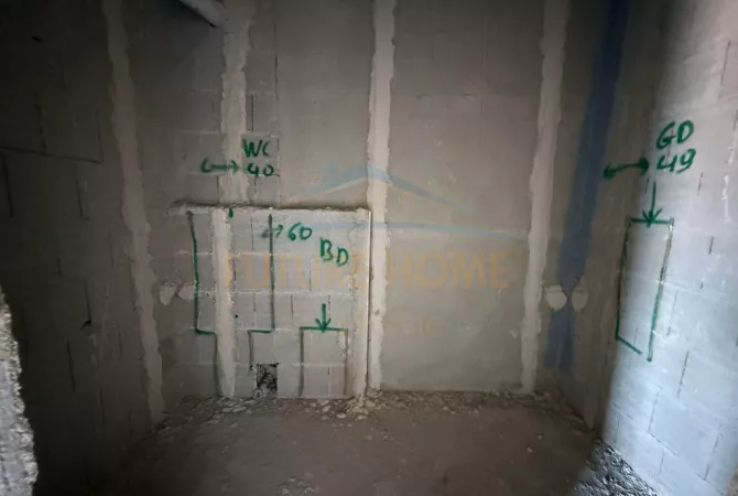 Shtepi ne shitje Apartament ne Tirane, 1+1, Mobilimi Bosh, pa mobiluar, Pagesa 76,000  Euro.