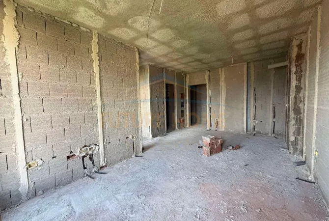 Shtepi ne shitje Apartament ne Tirane, 1+1, Mobilimi Bosh, pa mobiluar, Pagesa 76,000  Euro.