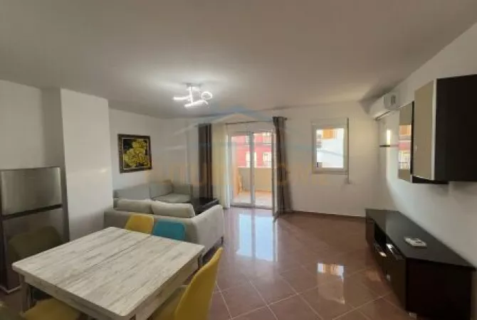 Shtepi ne shitje Apartament ne Tirane, 2+1, Mobilimi E mobiluar, Pagesa 189,000  Euro.