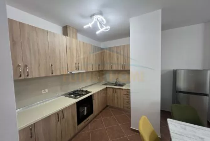 Shtepi ne shitje Apartament ne Tirane, 2+1, Mobilimi E mobiluar, Pagesa 189,000  Euro.