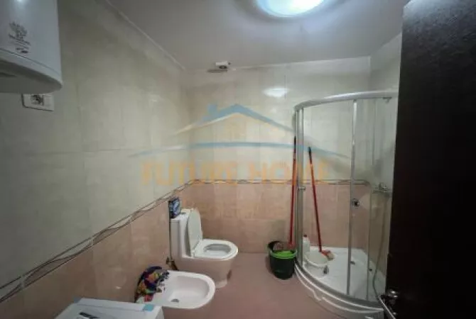 Shtepi ne shitje Apartament ne Tirane, 2+1, Mobilimi E mobiluar, Pagesa 189,000  Euro.