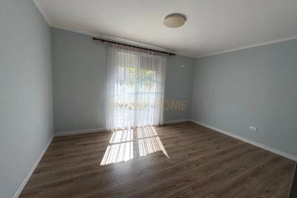 Shtepi ne shitje Apartament ne Tirane, 2+1, Mobilimi Bosh, pa mobiluar, Pagesa 135,000  Euro.