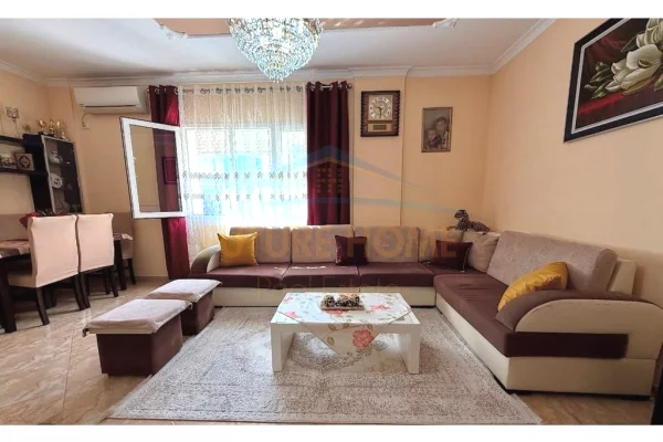 Shtepi ne shitje Apartament ne Tirane, 1+1, Mobilimi E mobiluar, Pagesa 140,000  Euro.