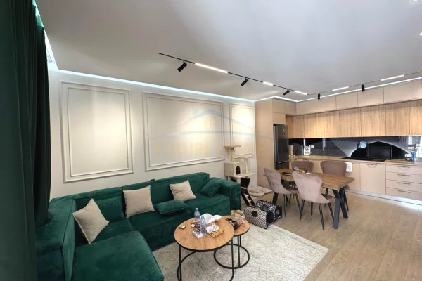 Shitet, Apartament 2+1+Post Parkimi, Korrekt Construksion , Kodra e Diellit.