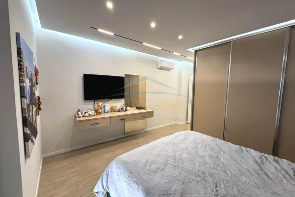 Shtepi ne shitje Apartament ne Tirane, 2+1, Mobilimi E mobiluar, Pagesa 235,000  Euro.