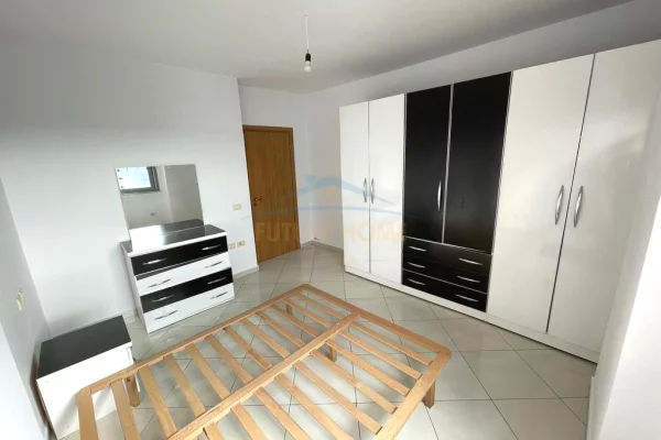 Shtepi ne shitje Apartament ne Tirane, 1+1, Mobilimi Pjeserisht e mobiluar, Pagesa 84,000  Euro.