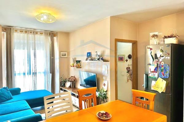 Shtepi ne shitje Apartament ne Tirane, 2+1, Mobilimi E mobiluar, Pagesa 1,750,000  Euro.