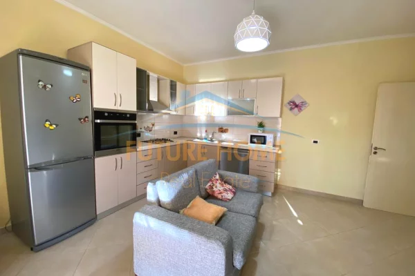 Shtepi ne shitje Apartament ne Tirane, 2+1, Mobilimi E mobiluar, Pagesa 125,000  Euro.