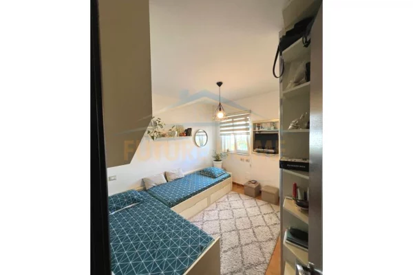 Shtepi ne shitje Apartament ne Tirane, 3+1, Mobilimi E mobiluar, Pagesa 277,000  Euro.