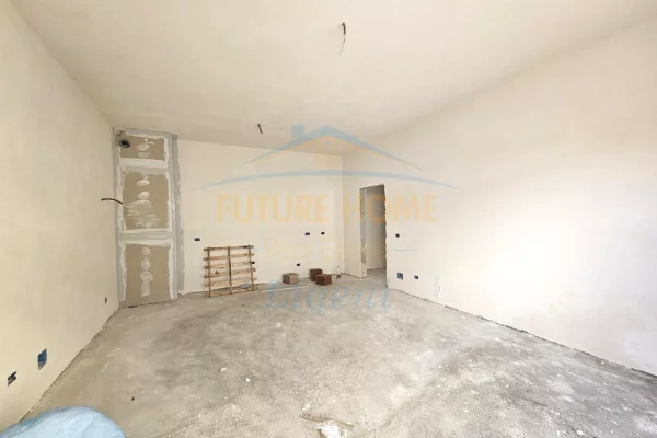Shtepi ne shitje Apartament ne Tirane, 2+1, Mobilimi Bosh, pa mobiluar, Pagesa 152,000  Euro.