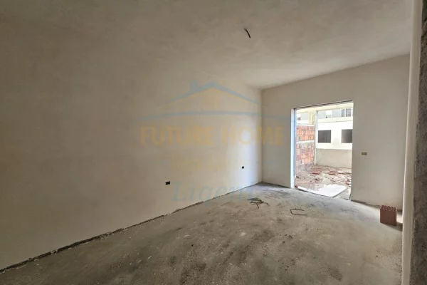 Shtepi ne shitje Apartament ne Tirane, 2+1, Mobilimi Bosh, pa mobiluar, Pagesa 152,000  Euro.