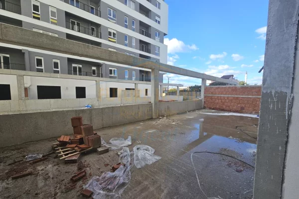 Shtepi ne shitje Apartament ne Tirane, 2+1, Mobilimi Bosh, pa mobiluar, Pagesa 152,000  Euro.