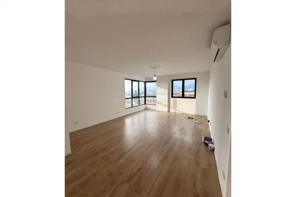 Shtepi ne shitje Apartament ne Tirane, 2+1, Mobilimi Bosh, pa mobiluar, Pagesa 204,000  Euro.