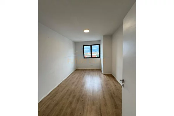 Shtepi ne shitje Apartament ne Tirane, 2+1, Mobilimi Bosh, pa mobiluar, Pagesa 204,000  Euro.