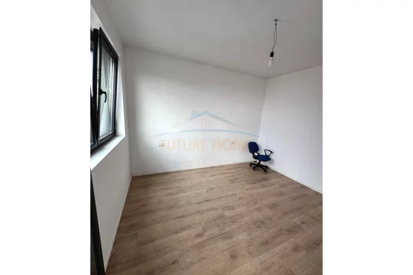 Shtepi ne shitje Apartament ne Tirane, 2+1, Mobilimi Bosh, pa mobiluar, Pagesa 204,000  Euro.