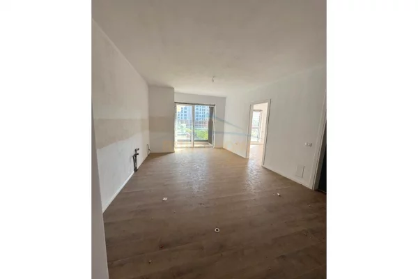 Shitet, Apartament 2+1+2, Rruga Jordan Misja, Tiranë.