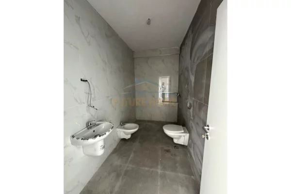 Shtepi ne shitje Apartament ne Tirane, 2+1, Mobilimi Bosh, pa mobiluar, Pagesa 199,000  Euro.