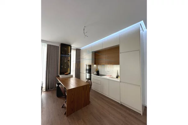 Shtepi ne shitje Apartament ne Tirane, 3+1, Mobilimi E mobiluar, Pagesa 350,000  Euro.