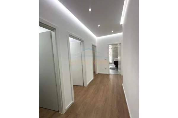 Shtepi ne shitje Apartament ne Tirane, 3+1, Mobilimi E mobiluar, Pagesa 350,000  Euro.