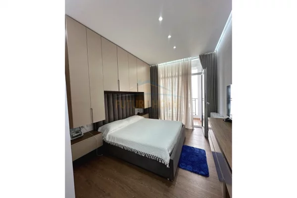 Shtepi ne shitje Apartament ne Tirane, 3+1, Mobilimi E mobiluar, Pagesa 350,000  Euro.