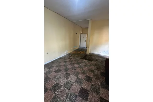 Shtepi ne shitje Apartament ne Tirane, 1+1, Mobilimi Pjeserisht e mobiluar, Pagesa 118,000  Euro.