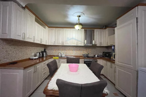 Shtepi ne shitje Apartament ne Tirane, 2+1, Mobilimi Bosh, pa mobiluar, Pagesa 128,000  Euro.