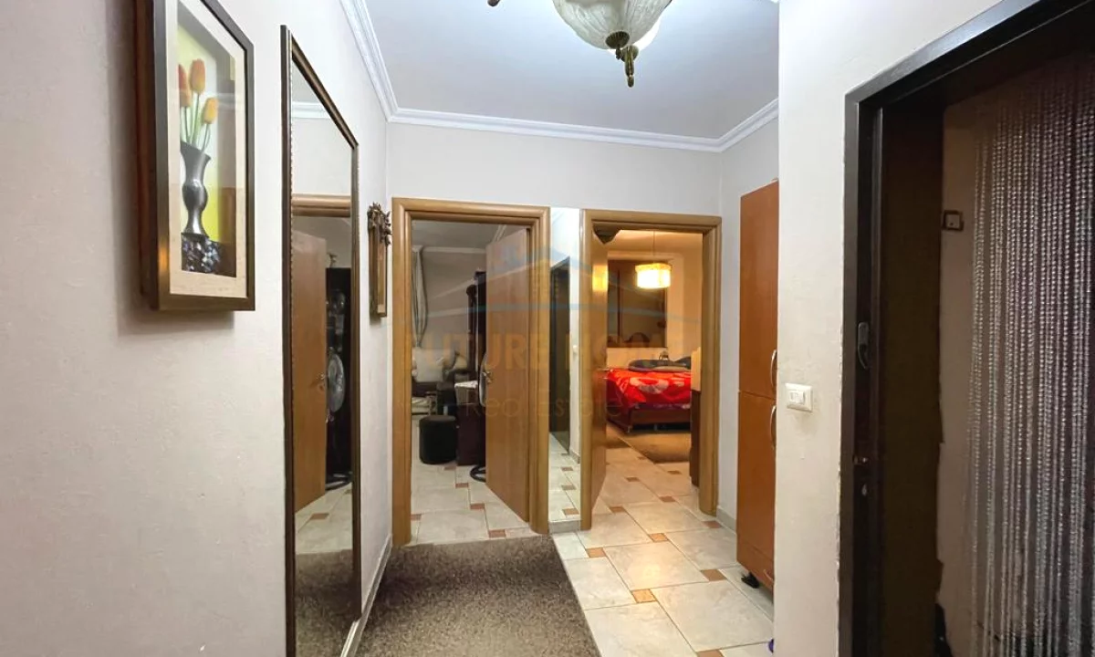 Shtepi ne shitje Apartament ne Tirane, 2+1, Mobilimi Bosh, pa mobiluar, Pagesa 128,000  Euro.