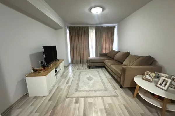 Shtepi ne shitje Apartament ne Tirane, 2+1, Mobilimi E mobiluar, Pagesa 155,000  Euro.