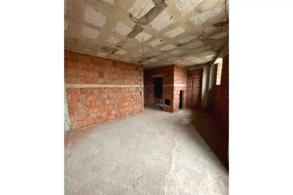 Shtepi ne shitje Apartament ne Tirane, 1+1, Mobilimi Pjeserisht e mobiluar, Pagesa 90,000  Euro.