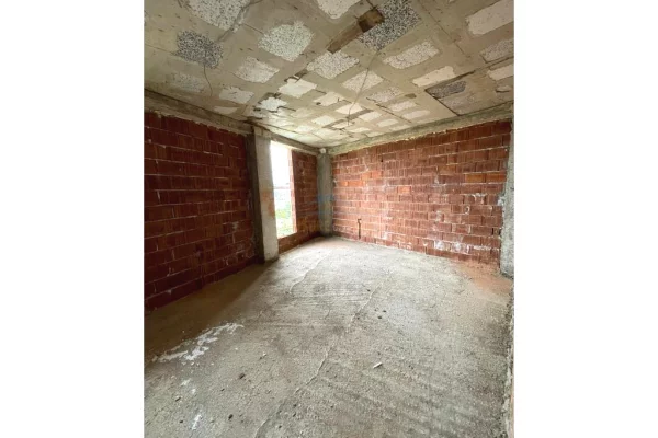 Shtepi ne shitje Apartament ne Tirane, 1+1, Mobilimi Pjeserisht e mobiluar, Pagesa 90,000  Euro.