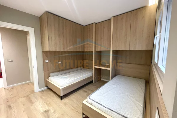 Shtepi ne shitje Apartament ne Tirane, 2+1, Mobilimi E mobiluar, Pagesa 198,000  Euro.