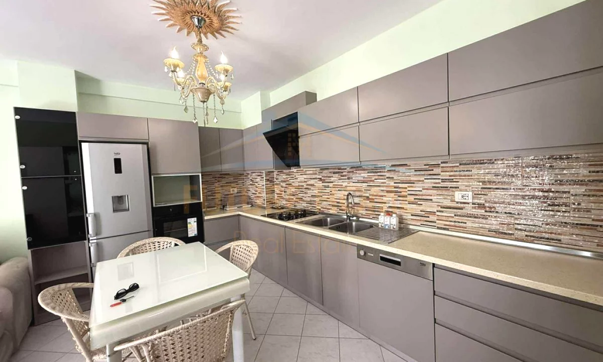 Shtepi ne shitje Apartament ne Tirane, 1+1, Mobilimi E mobiluar, Pagesa 127,000  Euro.