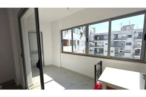 Shtepi ne shitje Apartament ne Tirane, 1+1, Mobilimi Bosh, pa mobiluar, Pagesa 1,050,000  Euro.