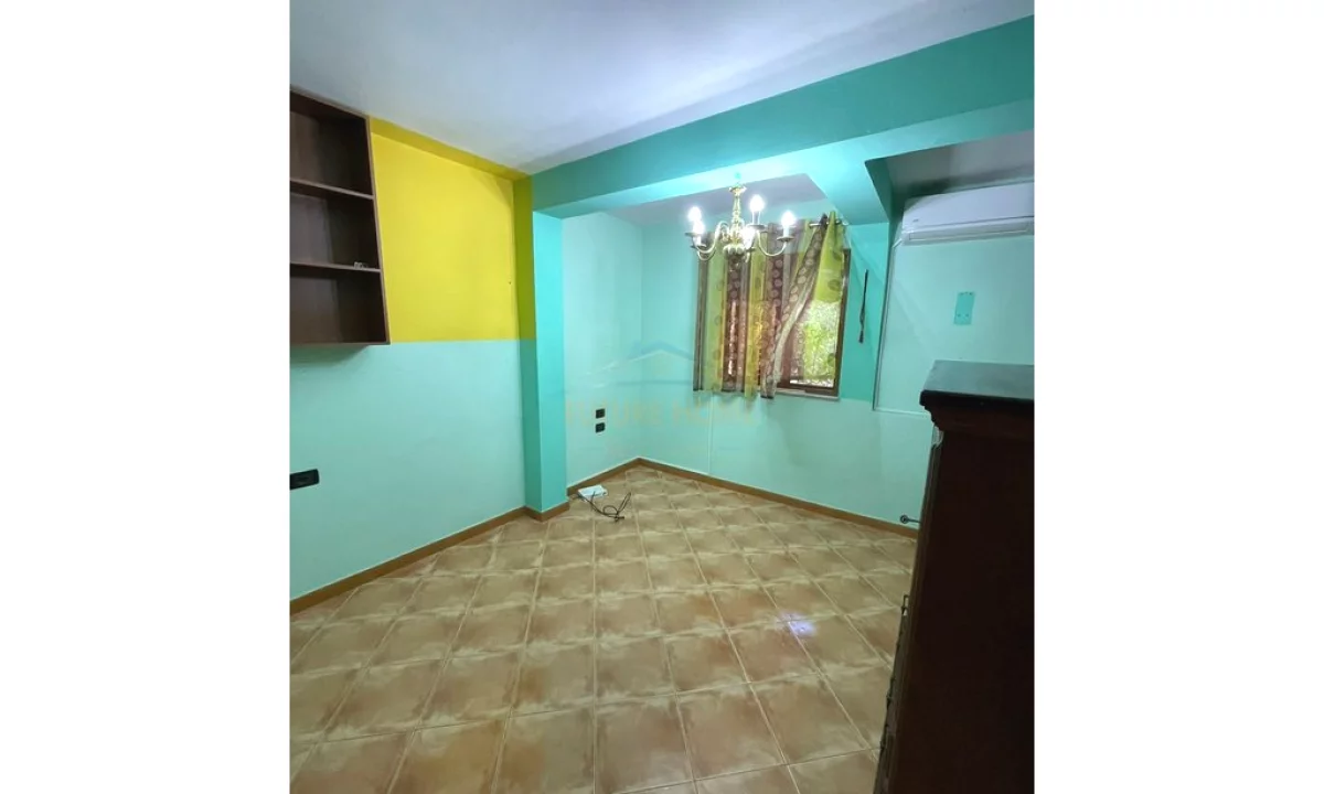 Shtepi ne shitje Apartament ne Tirane, 3+1, Mobilimi Pjeserisht e mobiluar, Pagesa 220,000  Euro.