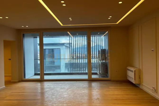 Shtepi ne shitje Apartament ne Tirane, 3+1, Mobilimi Pjeserisht e mobiluar, Pagesa 390,000  Euro.