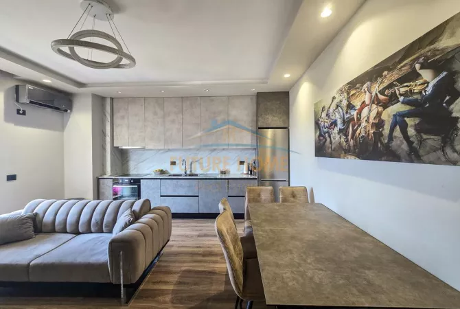 Shtepi ne shitje Apartament ne Tirane, 2+1, Mobilimi E mobiluar, Pagesa 165,000  Euro.