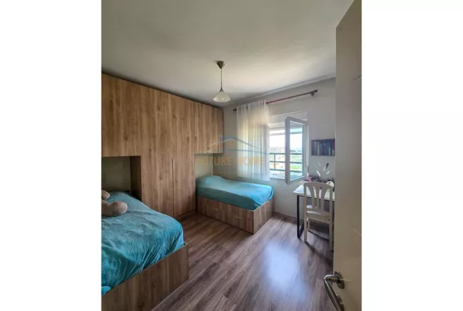 Shtepi ne shitje Apartament ne Tirane, 2+1, Mobilimi E mobiluar, Pagesa 165,000  Euro.