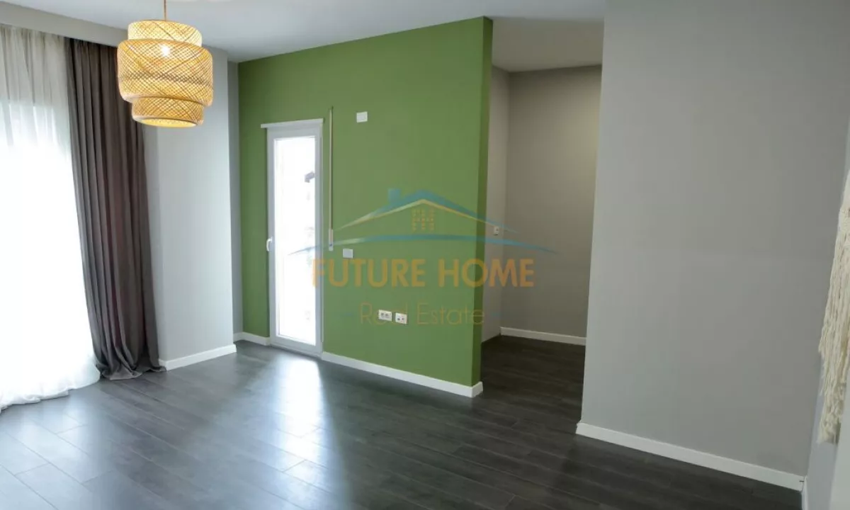 Shtepi ne shitje Apartament ne Tirane, 1+1, Mobilimi Bosh, pa mobiluar, Pagesa 170,000  Euro.