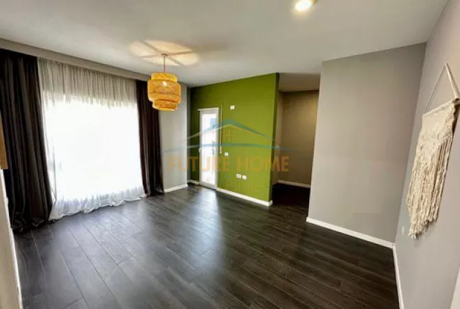 Shtepi ne shitje Apartament ne Tirane, 1+1, Mobilimi Bosh, pa mobiluar, Pagesa 170,000  Euro.