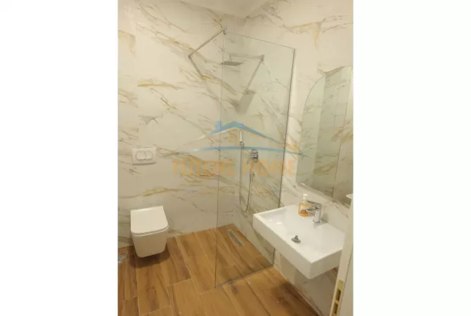Shtepi ne shitje Apartament ne Tirane, 1+1, Mobilimi Bosh, pa mobiluar, Pagesa 170,000  Euro.